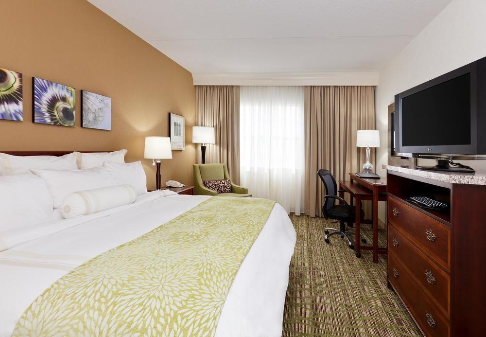 Chicago Marriott Midway Hotel Bedford Park Exterior photo