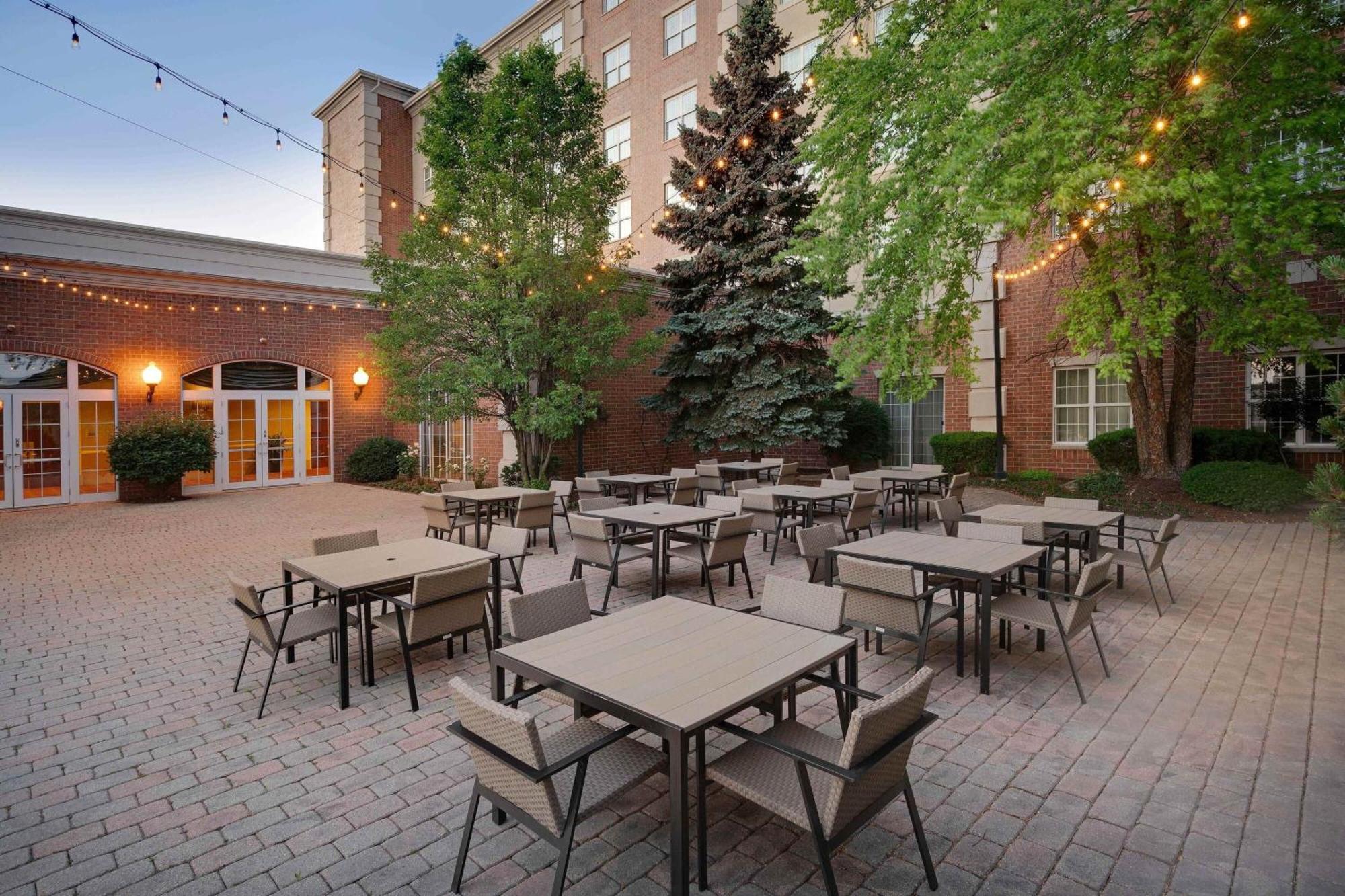 Chicago Marriott Midway Hotel Bedford Park Exterior photo