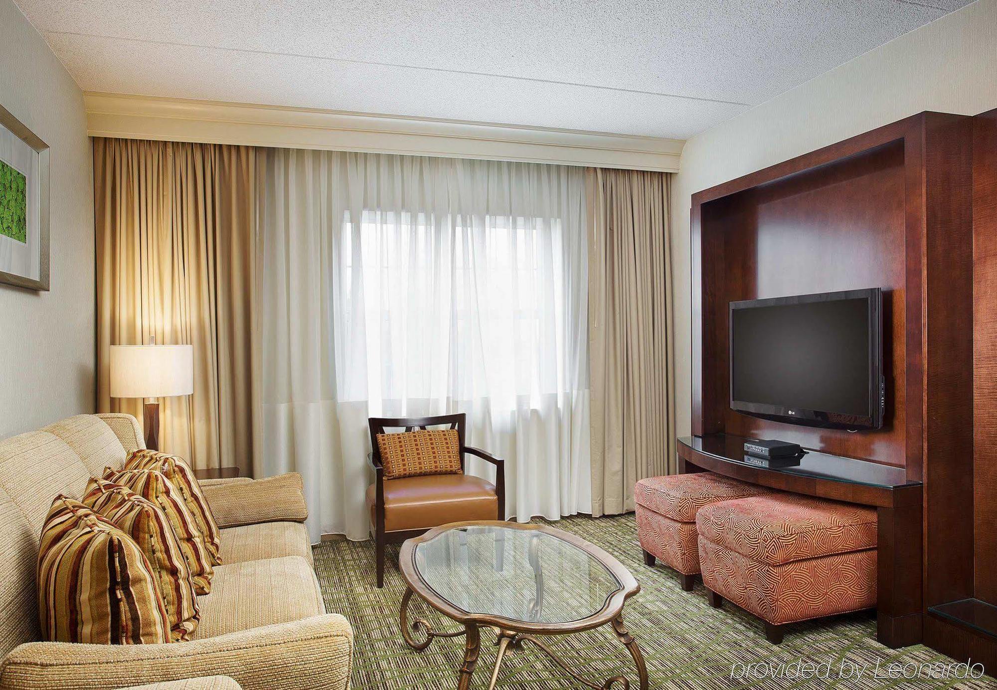 Chicago Marriott Midway Hotel Bedford Park Exterior photo